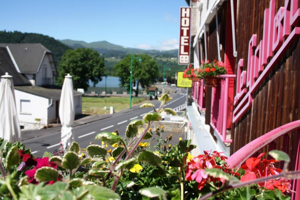 Hotel Restaurant Le Grillon Chambon-sur-Lac Kültér fotó